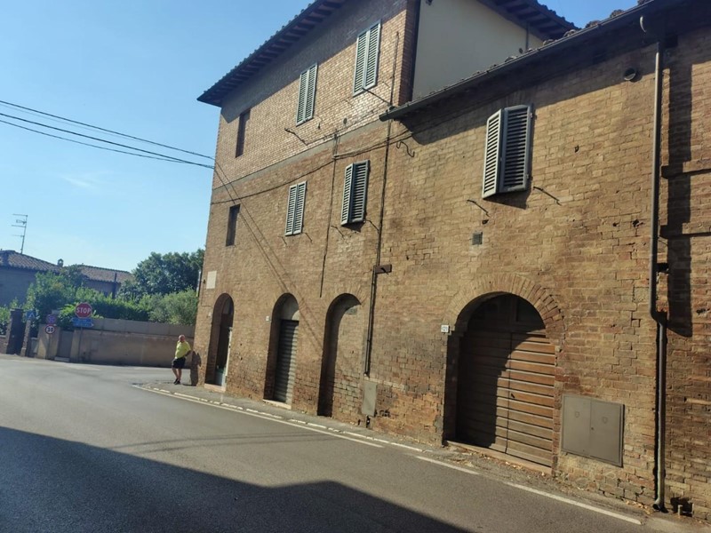 Appartamento in Vendita a Siena, zona Costalpino, 280'000&euro;, 87 m², arredato, con Box