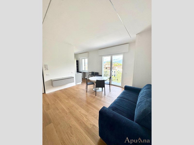 Trilocale in Vendita a Massa, zona Ronchi, 380'000&euro;, 80 m², arredato
