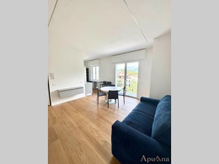Trilocale in Vendita a Massa, zona Ronchi, 380'000&euro;, 80 m², arredato