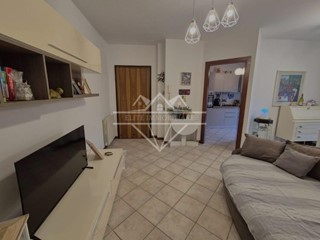 Appartamento in Vendita a Carrara, 195'000&euro;, 75 m², con Box