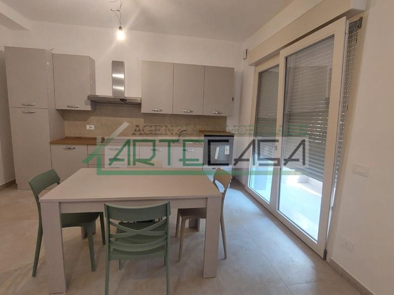 Trilocale in Affitto a Cascina, 930&euro;, 80 m², arredato, con Box