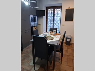 Trilocale in Vendita a Carrara, 145'000&euro;, 61 m², arredato