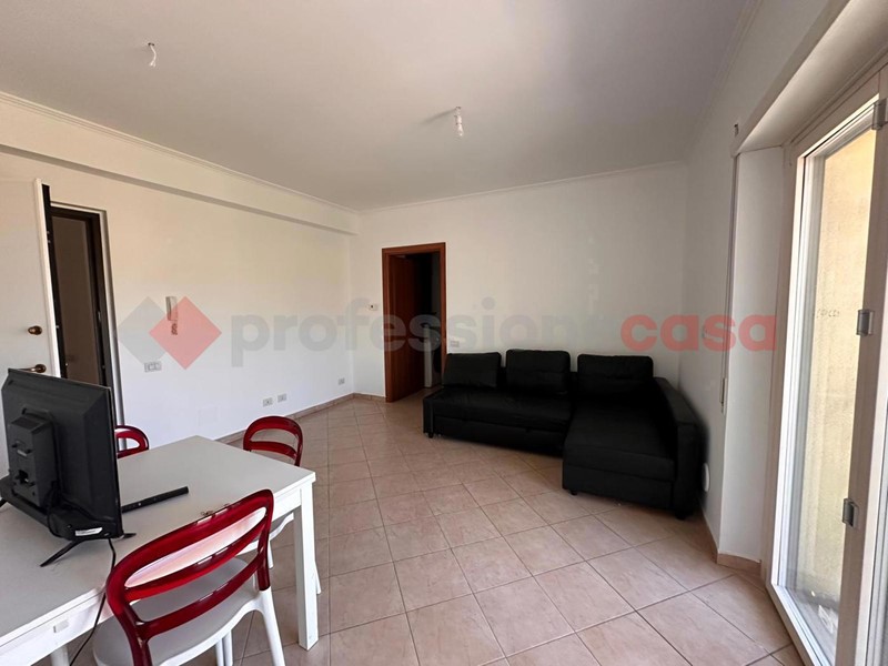 Trilocale in Vendita a Avezzano, 86'000&euro;, 65 m², con Box