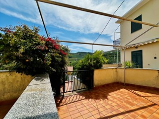 Bilocale in Vendita a Diano Castello, zona Varcavello, 178'000&euro;, 43 m²