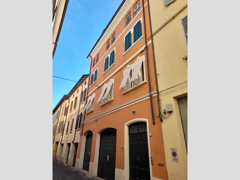 Trilocale in Vendita a Reggio Emilia, zona Centro storico, 169'000&euro;, 65 m²