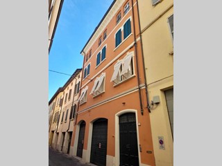 Trilocale in Vendita a Reggio Emilia, zona Centro storico, 169'000&euro;, 65 m²