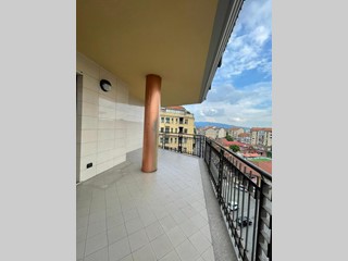 Quadrilocale in Vendita a Torino, 235'000&euro;, 109 m², con Box
