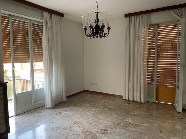 Appartamento in Vendita a Pesaro, 330'000&euro;, 185 m², con Box