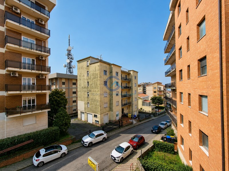 Quadrilocale in Vendita a Catanzaro, zona Stadio, 195'000&euro;, 195 m²
