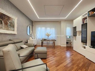 Appartamento in Affitto a Roma, 7'000&euro;, 152 m²