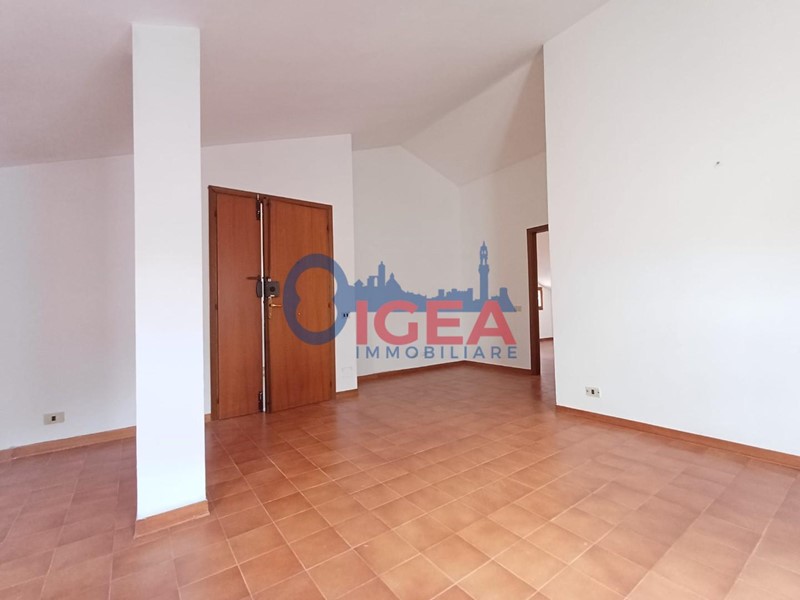 Trilocale in Vendita a Siena, zona Taverne D'arbia, 150'000&euro;, 122 m²