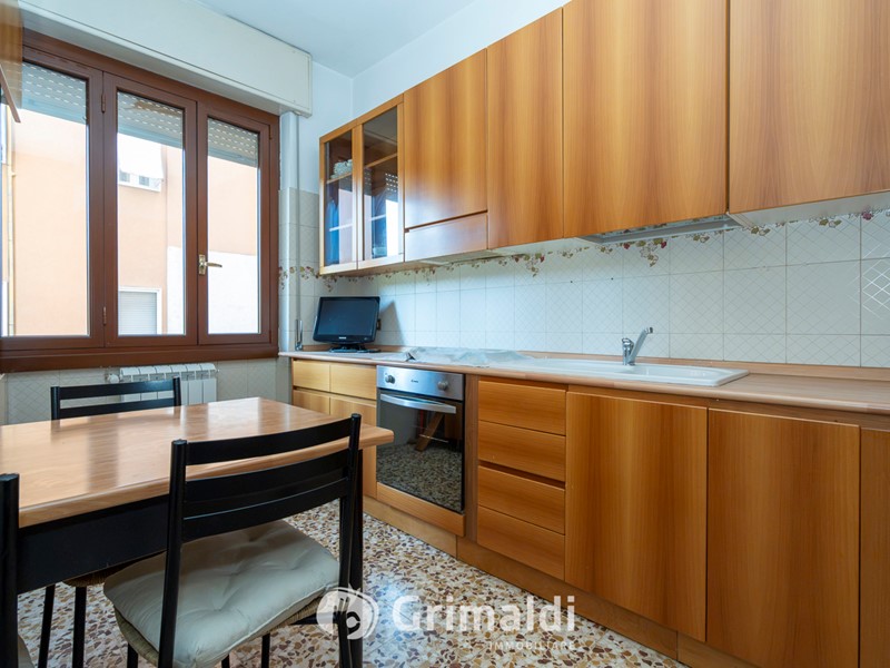 Trilocale in Vendita a Renate, 130'000&euro;, 84 m², con Box