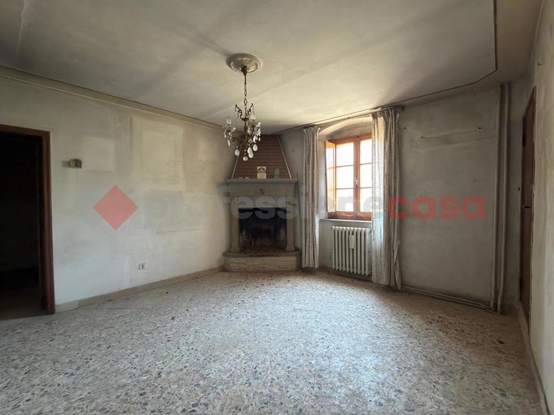 Appartamento in Vendita a Arezzo, 100'000&euro;, 119 m²
