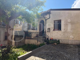 Appartamento in Vendita a Squillace, 78'000&euro;, 129 m²