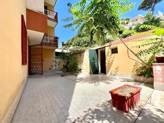 Trilocale in Vendita a Pozzuoli, 215'000&euro;, 90 m²