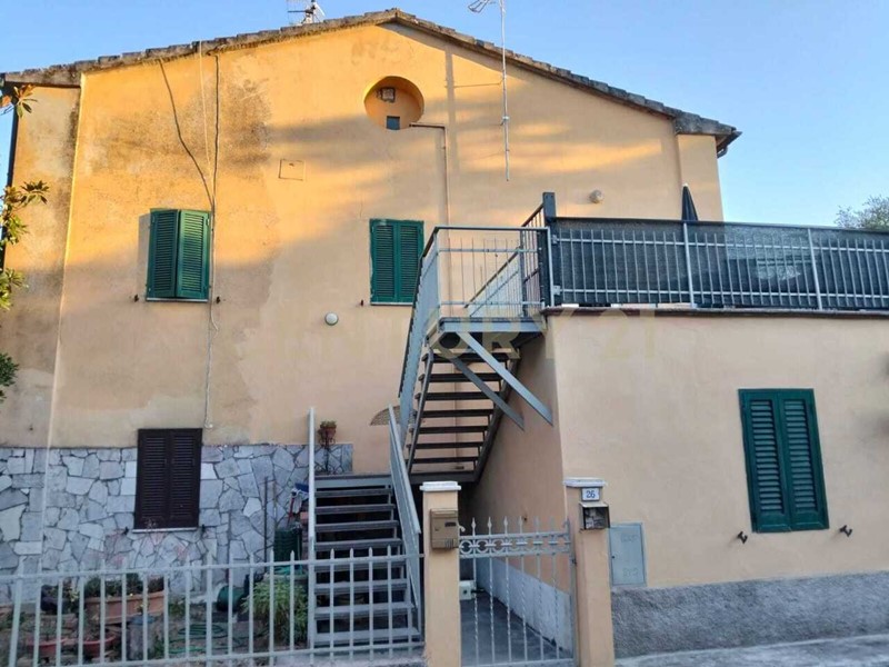 Appartamento in Vendita a Roccastrada, zona Ribolla, 130'000&euro;, 105 m², con Box