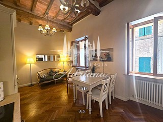 Appartamento in Vendita a Siena, 385'000&euro;, 67 m², arredato