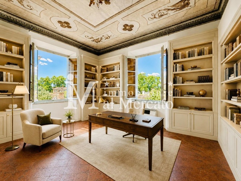 Appartamento in Vendita a Lucca, 550'000&euro;, 180 m²