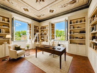 Appartamento in Vendita a Lucca, 550'000&euro;, 180 m²