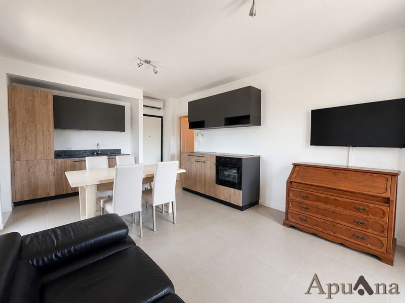 Quadrilocale in Vendita a Massa, zona Ronchi, 340'000&euro;, 107 m², arredato