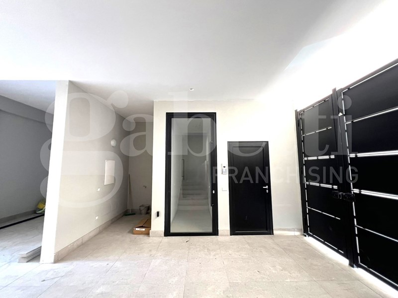 Quadrilocale in Vendita a Frattamaggiore, 380'000&euro;, 110 m², con Box