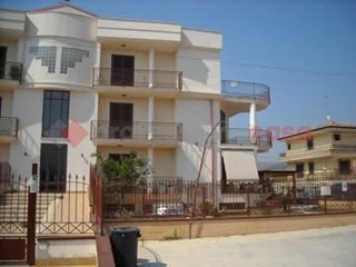 Trilocale in Vendita a Vitulazio, 125'000&euro;, 99 m², con Box