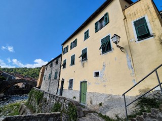 Trilocale in Vendita a Varese Ligure, 81'603&euro;, 67 m²