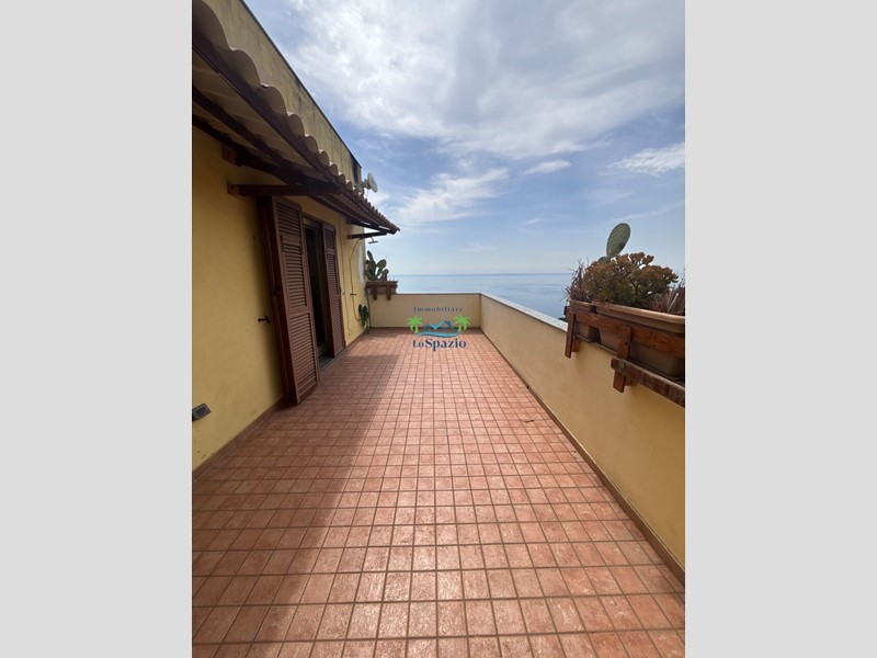 Trilocale in Vendita a Andora, zona Rollo, 180'000&euro;, 83 m², arredato