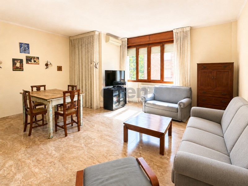 Appartamento in Vendita a Modena, 300'000&euro;, 155 m²