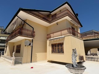 Appartamento in Vendita a Guidonia Montecelio, zona Guidonia, 489'000&euro;, 350 m²