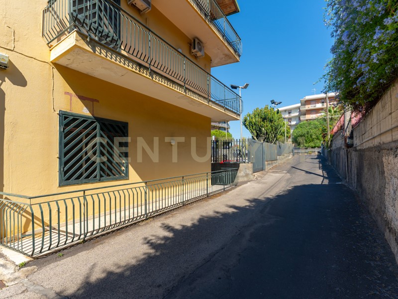 Appartamento in Vendita a Catania, 270'000&euro;, 330 m², con Box