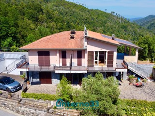 Quadrilocale in Vendita a Monterosso al Mare, zona LocalitÃ  Patellano, 220'000&euro;, 125 m²