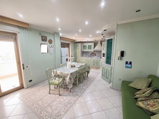 Quadrilocale in Vendita a Misterbianco, zona Ficarelli-Feudotto, 155'000&euro;, 130 m²