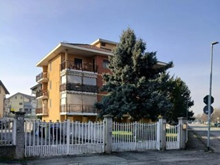 Quadrilocale in Vendita a Brandizzo, 97'950&euro;, 132 m²