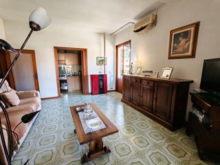Appartamento in Vendita a Santa Maria a Monte, zona Montecalvoli Basso, 179'000&euro;, 220 m²