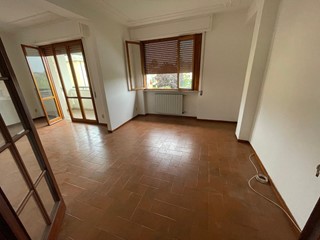 Appartamento in Affitto a Lucca, zona San Filippo, 1'200&euro;, 120 m², arredato, con Box