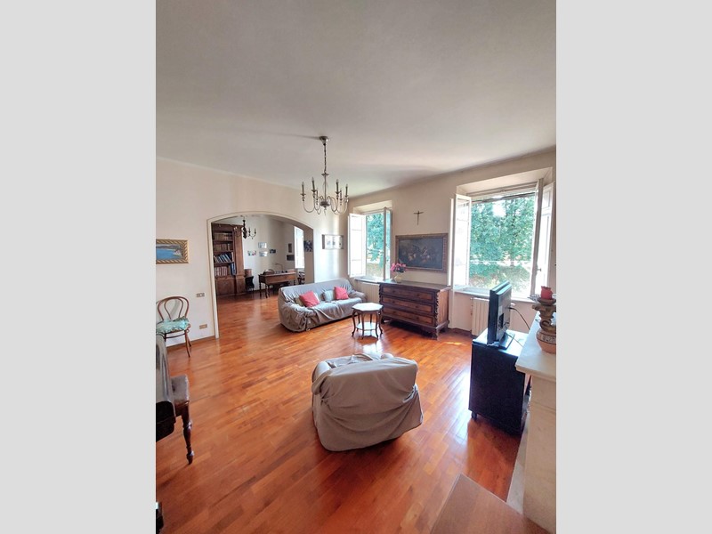 Appartamento in Affitto a Lucca, 1'300&euro;, 190 m², arredato