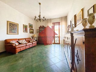 Quadrilocale in Vendita a Vinci, zona Sovigliana, 210'000&euro;, 83 m², con Box