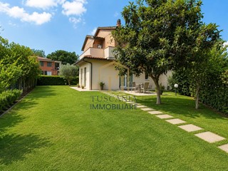 Quadrilocale in Vendita a Colle di Val D'Elsa, 360'000&euro;, 85 m², arredato, con Box