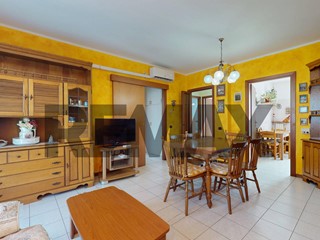 Trilocale in Vendita a Rho, 219'000&euro;, 109 m²
