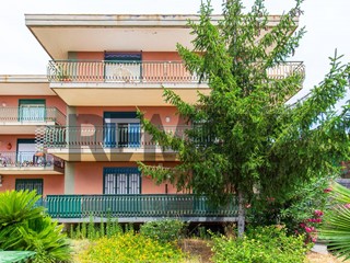 Appartamento in Vendita a Santa Venerina, 98'000&euro;, 117 m²