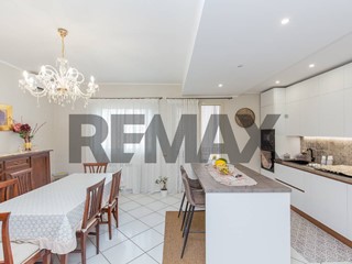 Quadrilocale in Vendita a Catania, 169'000&euro;, 141 m²