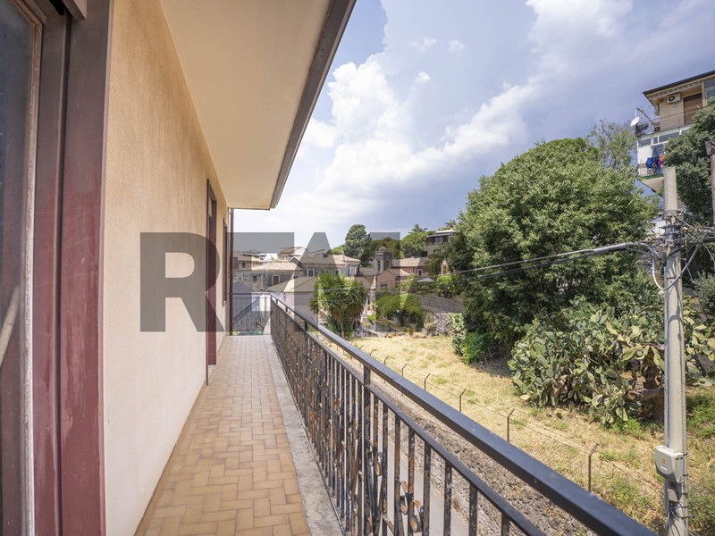 Appartamento in Vendita a Tremestieri Etneo, 160'000&euro;, 400 m²