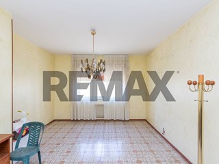 Appartamento in Vendita a Catania, 88'000&euro;, 115 m²