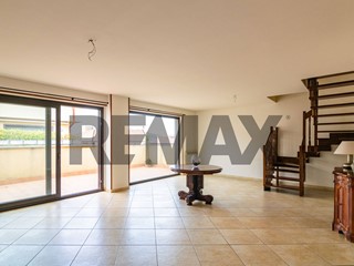 Appartamento in Vendita a San Giovanni la Punta, 259'000&euro;, 170 m²