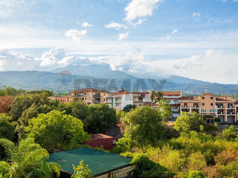 Appartamento in Vendita a Santa Venerina, 139'000&euro;, 149 m²