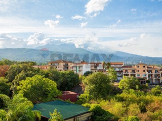 Appartamento in Vendita a Santa Venerina, 139'000&euro;, 149 m²