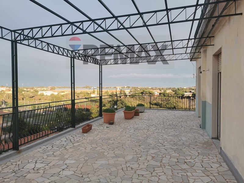 Attico in Vendita a San Giovanni la Punta, 179'000&euro;, 250 m²