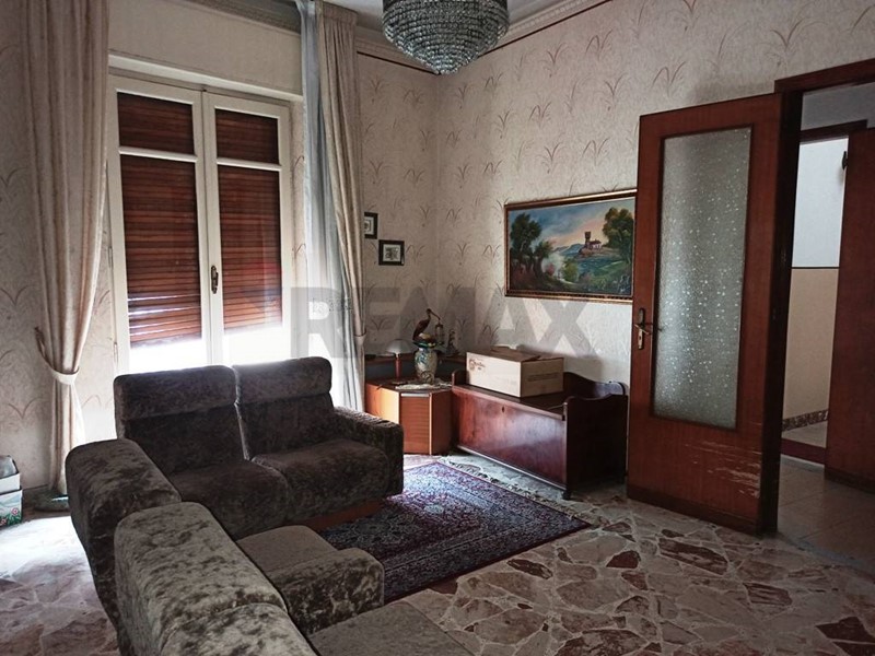 Appartamento in Vendita a Aci Catena, 75'000&euro;, 119 m²