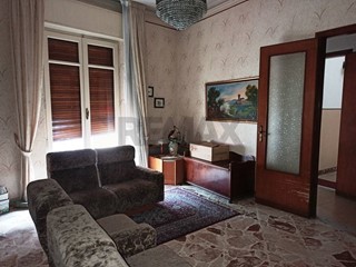 Appartamento in Vendita a Aci Catena, 75'000&euro;, 119 m²
